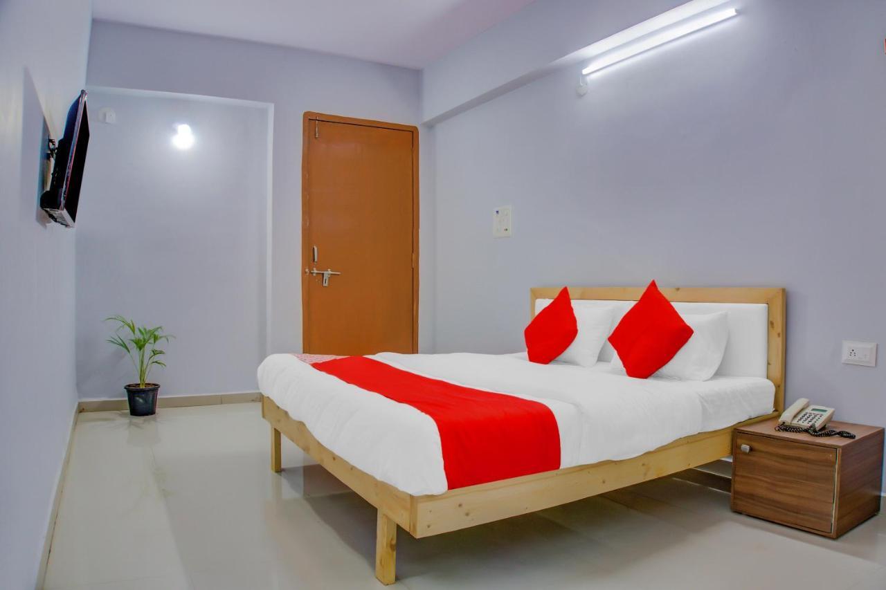 Oyo 75173 Hotel Regency スーラト エクステリア 写真