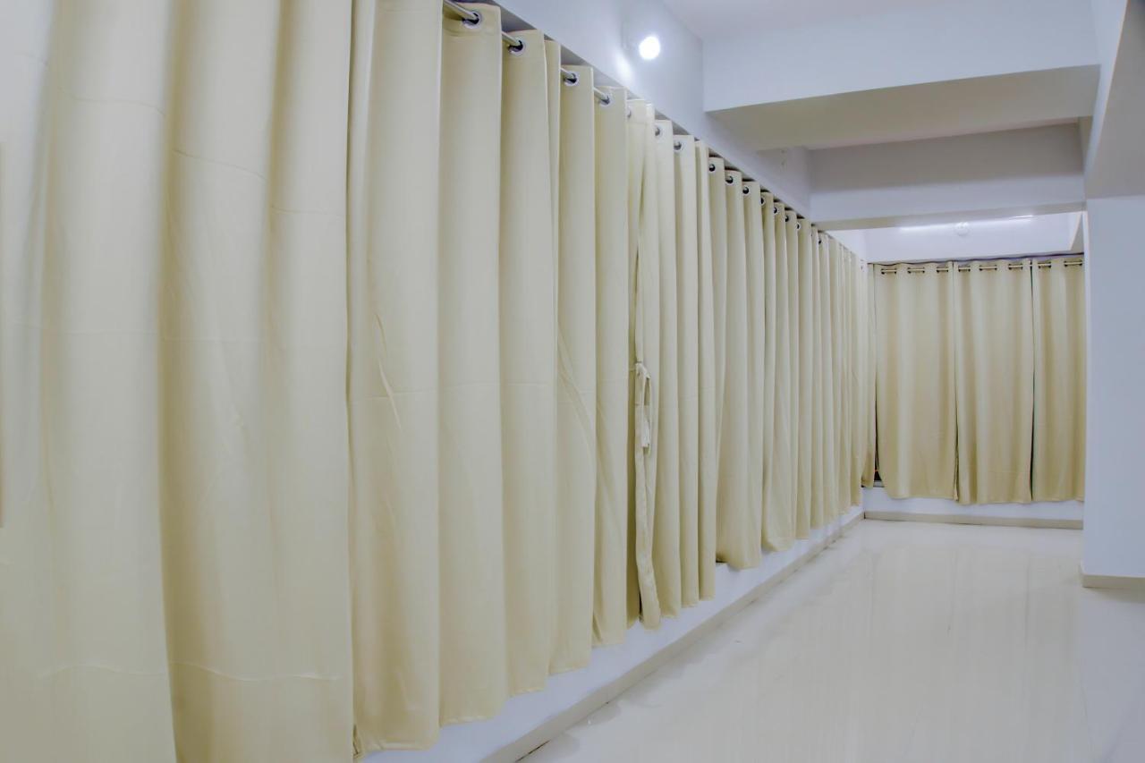 Oyo 75173 Hotel Regency スーラト エクステリア 写真
