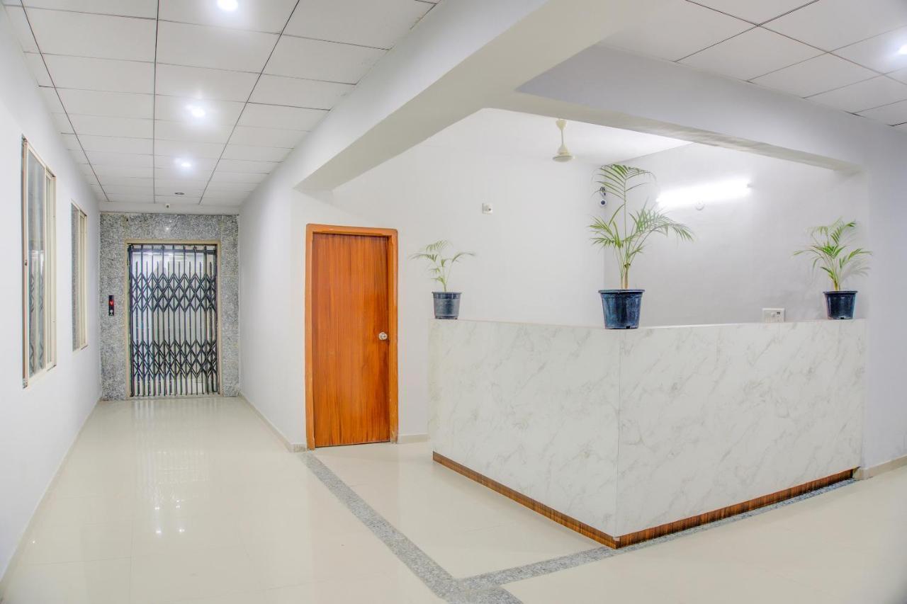 Oyo 75173 Hotel Regency スーラト エクステリア 写真